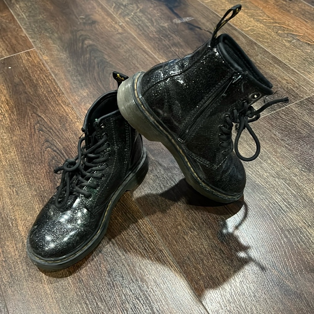 Girls dr martens